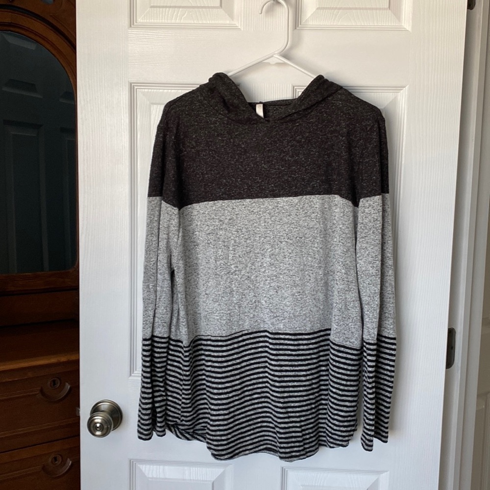 Black/Grey color blocked/striped hoodie sweater! Size L